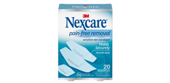 Une boîte de Pansements pour peau sensible Nexcare(MC).
