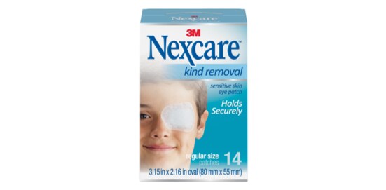 Une boîte de Couvre-œil pour peau sensible Nexcare(MC).
