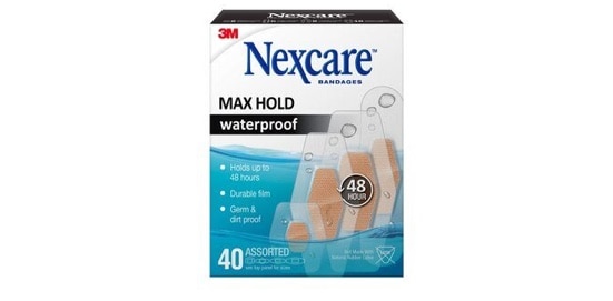 Une boîte de Pansements imperméables à tenue maximale Nexcare(MC).
